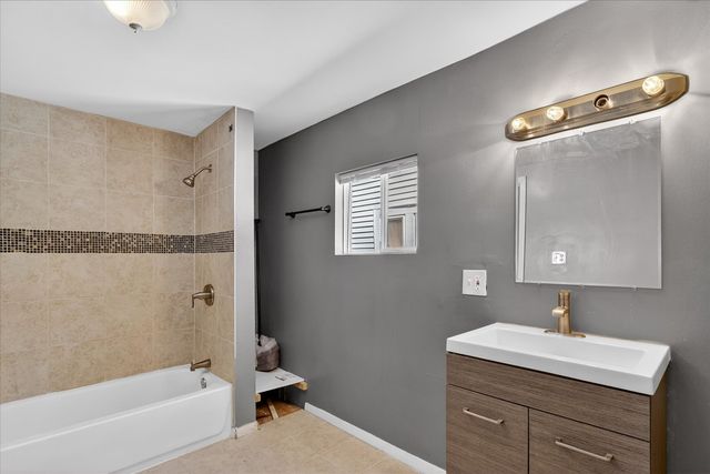 1 E 114th Street, Chicago, IL 60628