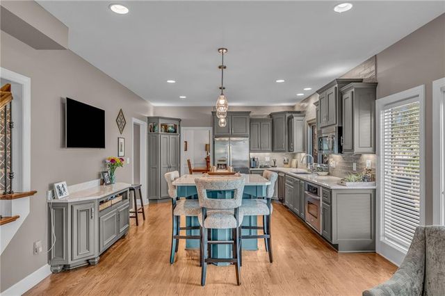 908 Easy Street, Lawrence, KS 66049