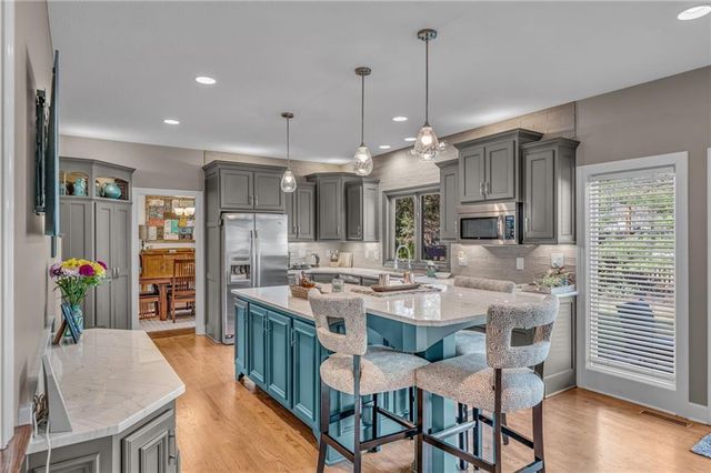 908 Easy Street, Lawrence, KS 66049
