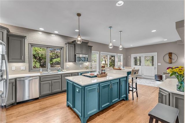 908 Easy Street, Lawrence, KS 66049