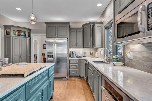 908 Easy Street, Lawrence, KS 66049