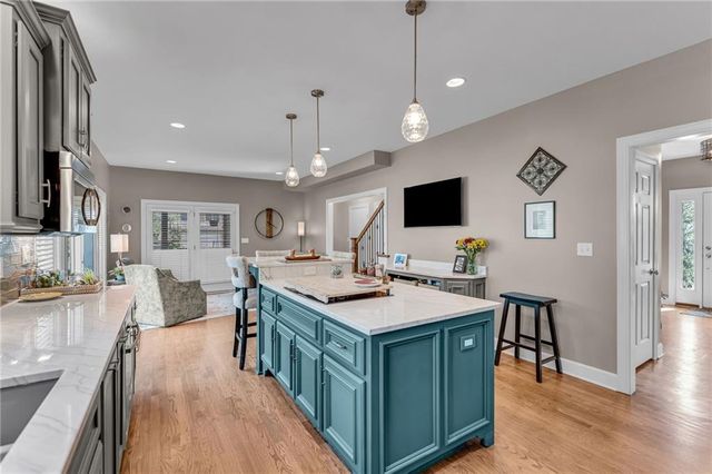 908 Easy Street, Lawrence, KS 66049