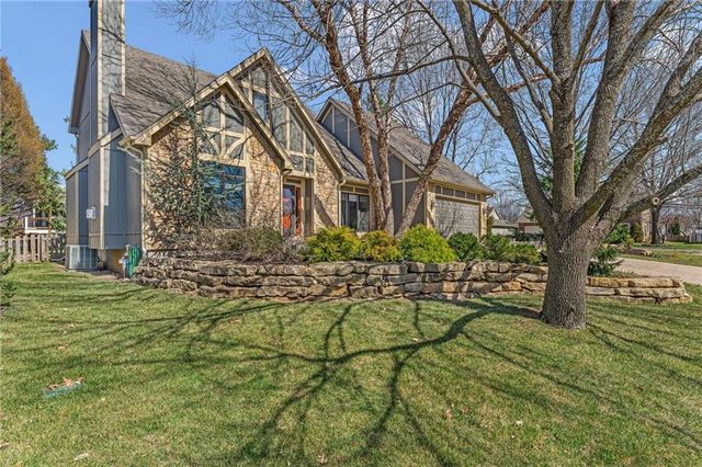 908 Easy Street, Lawrence, KS 66049