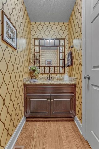 908 Easy Street, Lawrence, KS 66049
