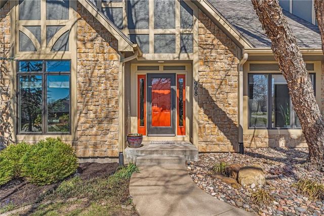 908 Easy Street, Lawrence, KS 66049