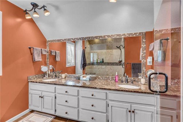 908 Easy Street, Lawrence, KS 66049