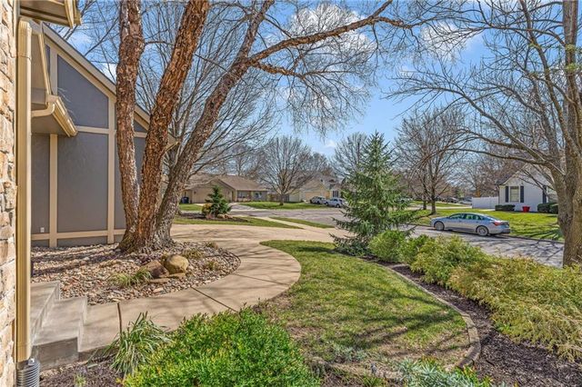 908 Easy Street, Lawrence, KS 66049