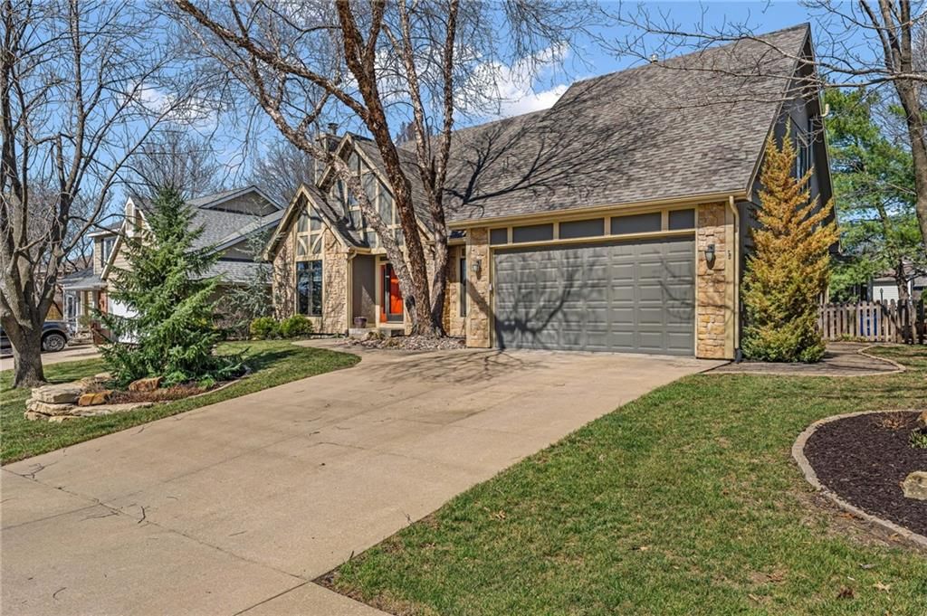 908 Easy Street, Lawrence, KS 66049
