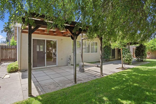 1416 Ranch House Ct, Oakdale, CA 95361