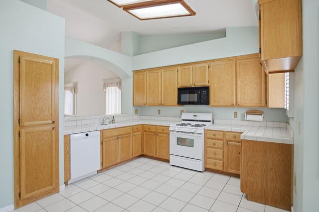 1416 Ranch House Ct, Oakdale, CA 95361