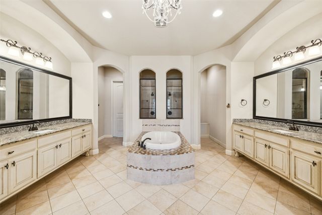 715 Simmons Road, Double Oak, TX 75077