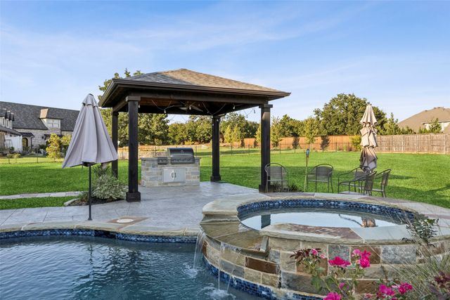 715 Simmons Road, Double Oak, TX 75077