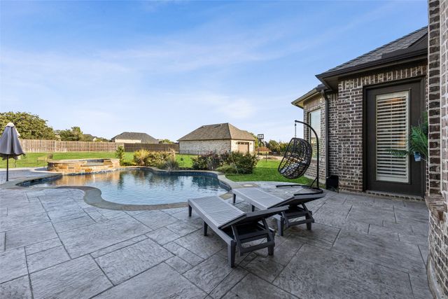 715 Simmons Road, Double Oak, TX 75077
