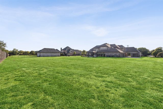 715 Simmons Road, Double Oak, TX 75077