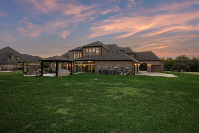 715 Simmons Road, Double Oak, TX 75077