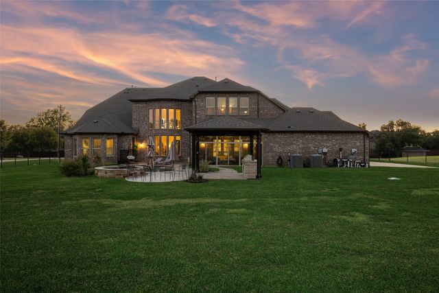 715 Simmons Road, Double Oak, TX 75077