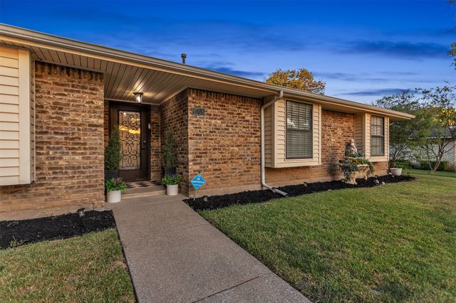 1018 Gracelane Drive, Desoto, TX 75115