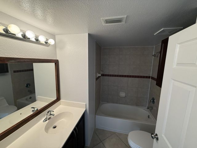 6386 Emerald Dunes Drive 201, West Palm Beach, FL 33411