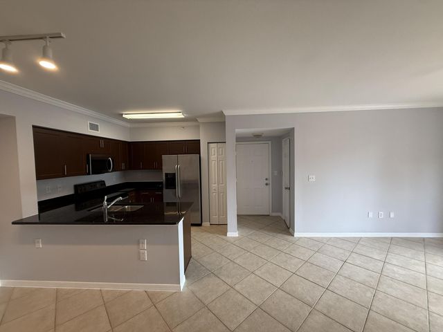6386 Emerald Dunes Drive 201, West Palm Beach, FL 33411
