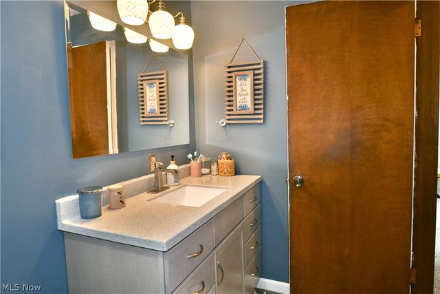 3894 Nelson Mosier Road, Leavittsburg, OH 44430