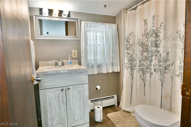 3894 Nelson Mosier Road, Leavittsburg, OH 44430