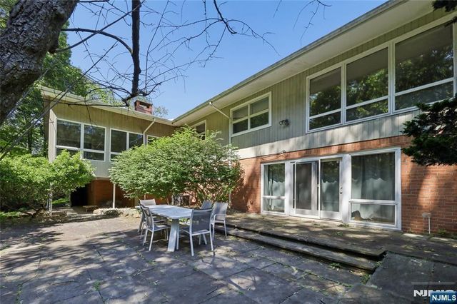 192 Stonehurst Drive, Tenafly, NJ 07670