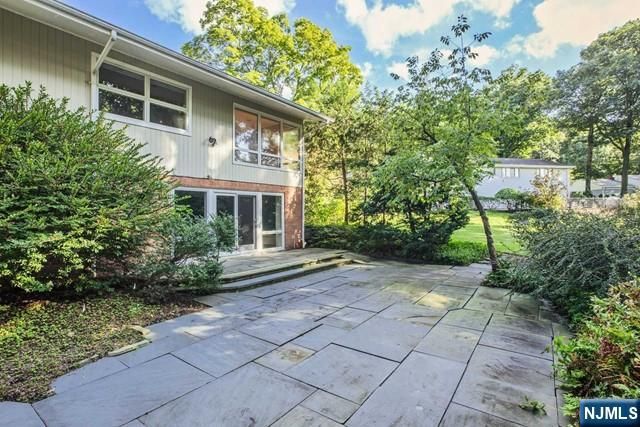 192 Stonehurst Drive, Tenafly, NJ 07670