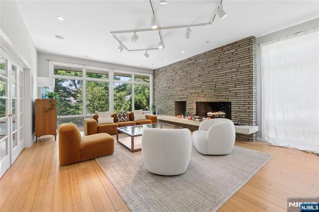 192 Stonehurst Drive, Tenafly, NJ 07670