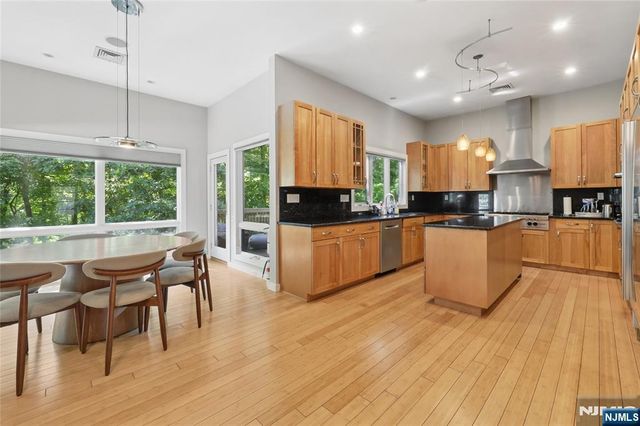 192 Stonehurst Drive, Tenafly, NJ 07670