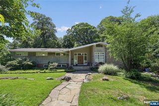 192 Stonehurst Drive, Tenafly, NJ 07670