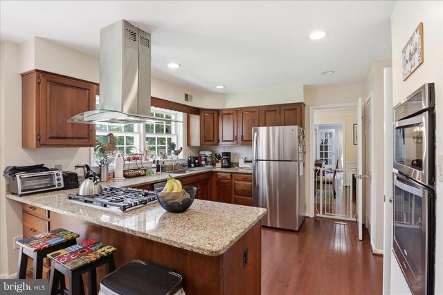 1034 WALKER MILL RD, Great Falls, VA 22066