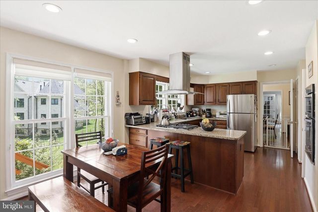 1034 WALKER MILL RD, Great Falls, VA 22066