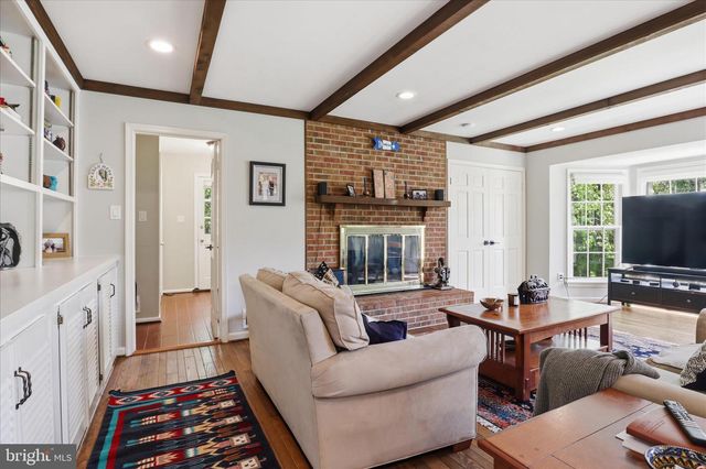 1034 WALKER MILL RD, Great Falls, VA 22066