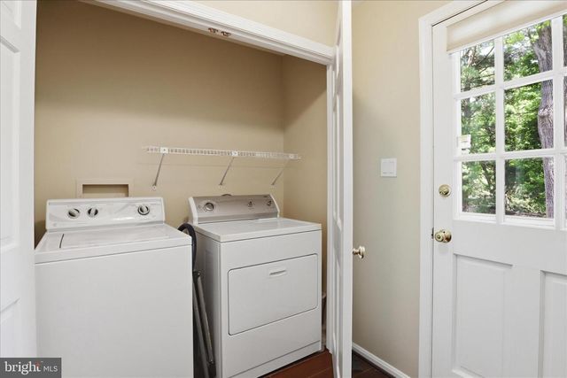 1034 WALKER MILL RD, Great Falls, VA 22066