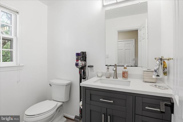 1034 WALKER MILL RD, Great Falls, VA 22066