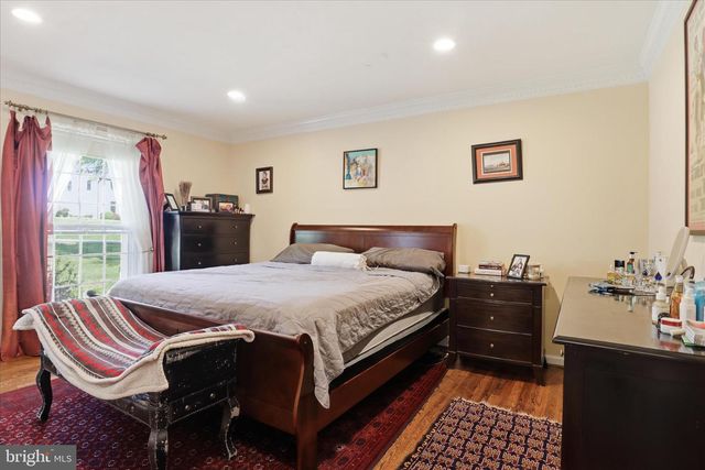 1034 WALKER MILL RD, Great Falls, VA 22066