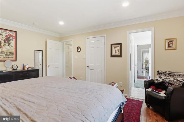 1034 WALKER MILL RD, Great Falls, VA 22066