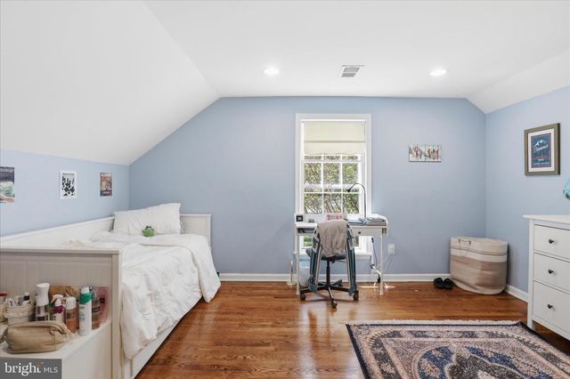 1034 WALKER MILL RD, Great Falls, VA 22066