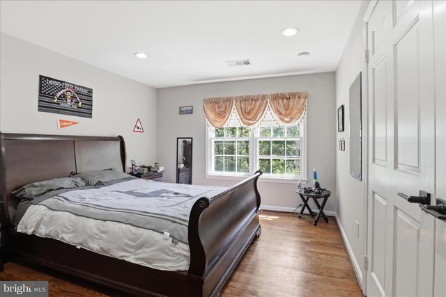 1034 WALKER MILL RD, Great Falls, VA 22066