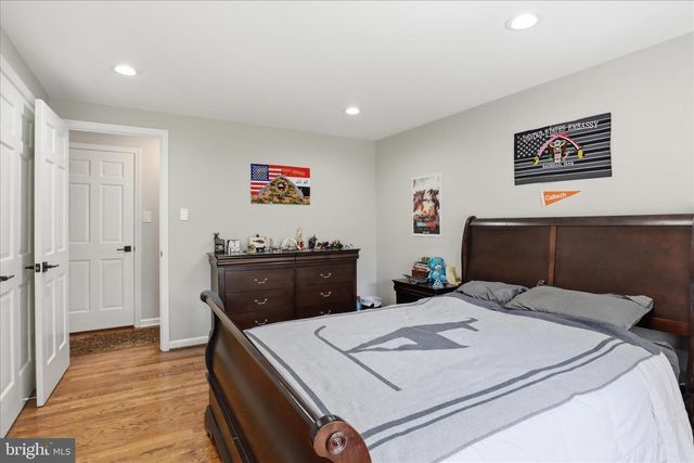 1034 WALKER MILL RD, Great Falls, VA 22066