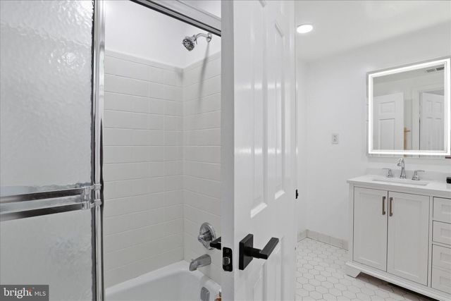 1034 WALKER MILL RD, Great Falls, VA 22066