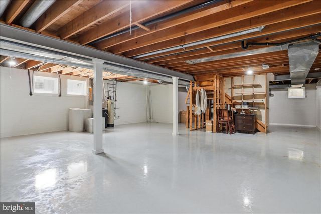 1034 WALKER MILL RD, Great Falls, VA 22066