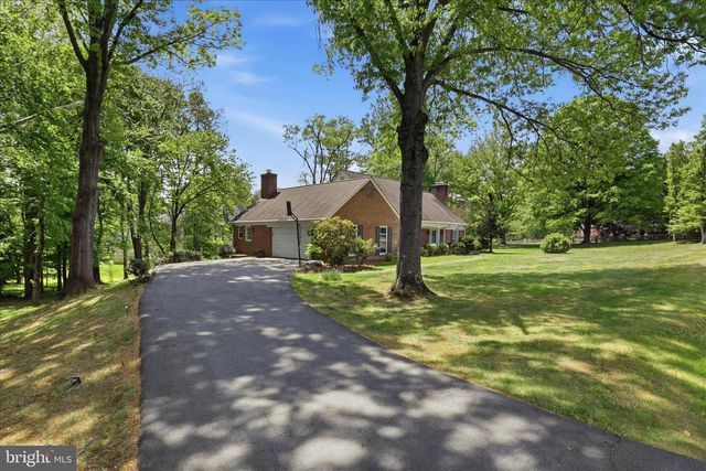 1034 WALKER MILL RD, Great Falls, VA 22066