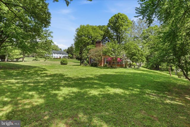 1034 WALKER MILL RD, Great Falls, VA 22066