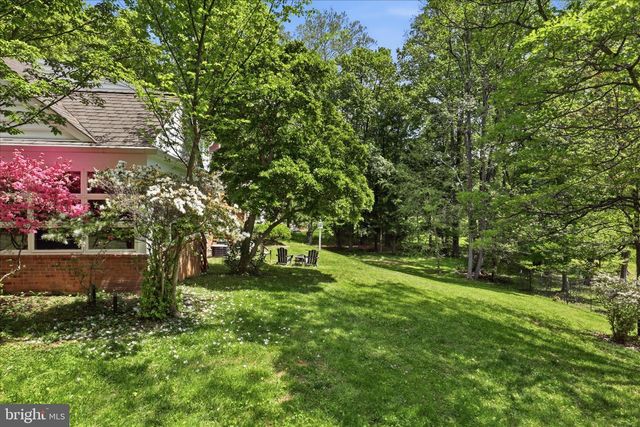 1034 WALKER MILL RD, Great Falls, VA 22066