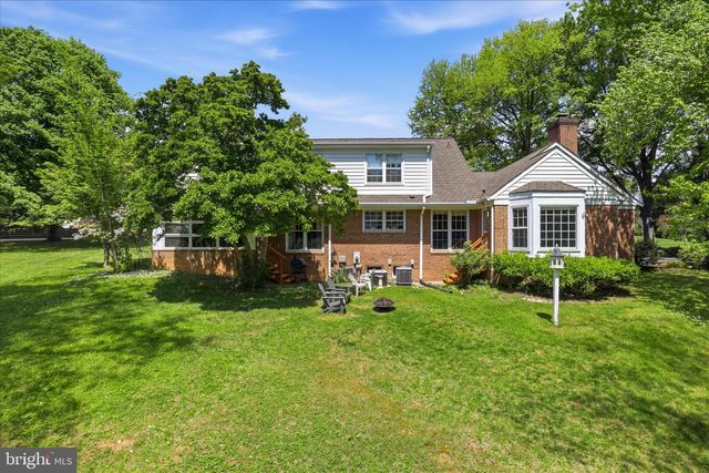 1034 WALKER MILL RD, Great Falls, VA 22066