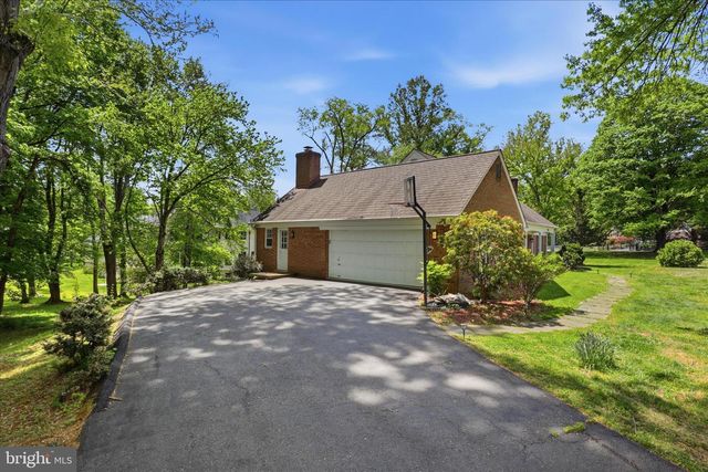 1034 WALKER MILL RD, Great Falls, VA 22066