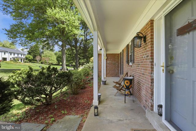 1034 WALKER MILL RD, Great Falls, VA 22066