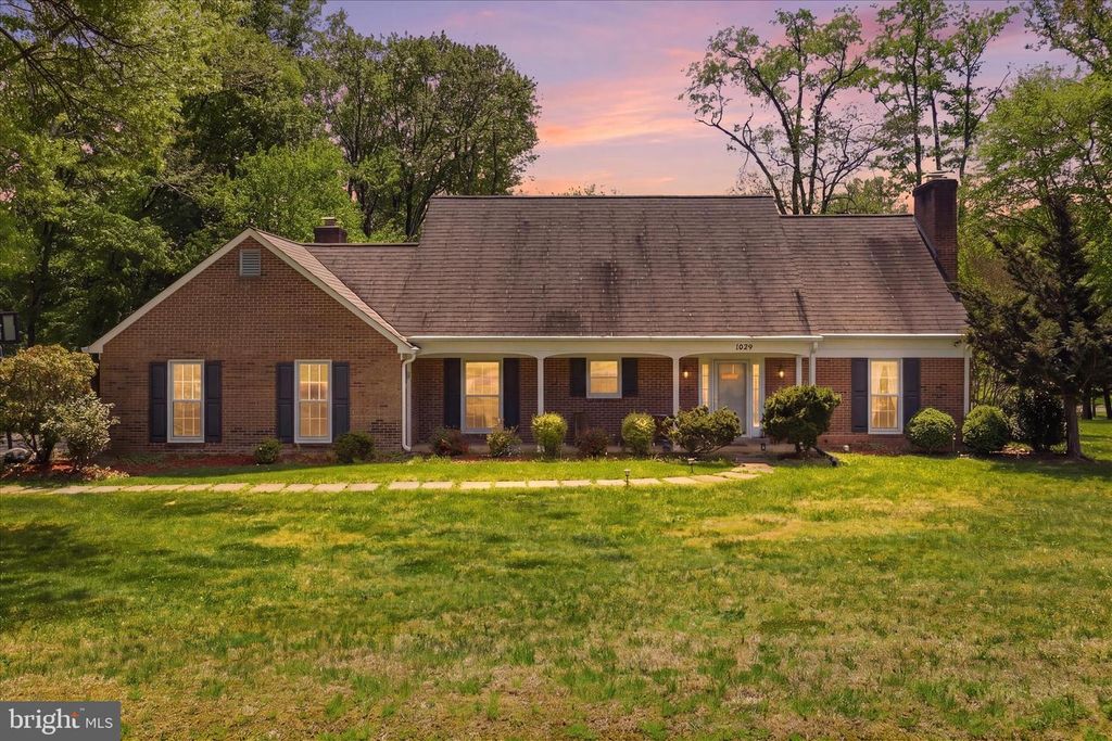 1034 WALKER MILL RD, Great Falls, VA 22066