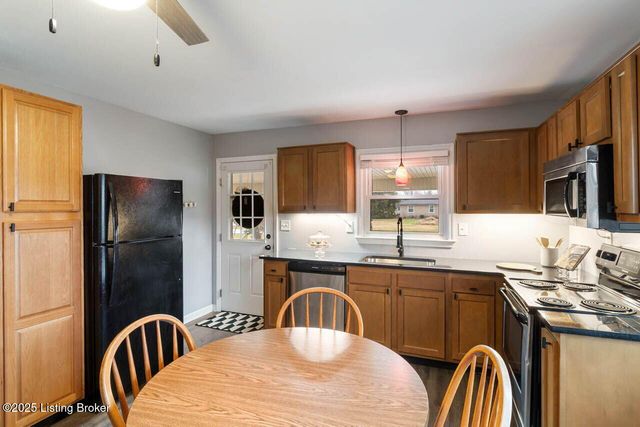 227 Cedar Grove Rd, Shepherdsville, KY 40165